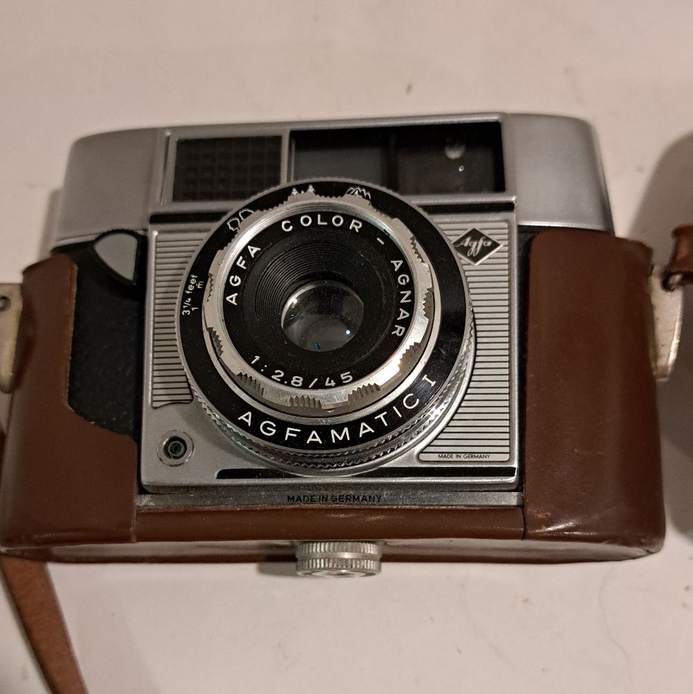 Vintage Agfa quality camera in good condition. In it’s original case. Untested.
